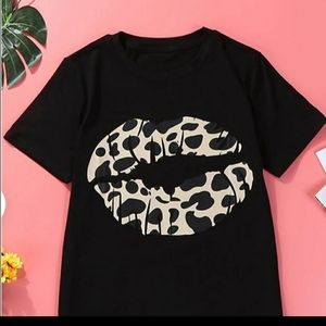 Women Leopard lips tshirt,  nwot